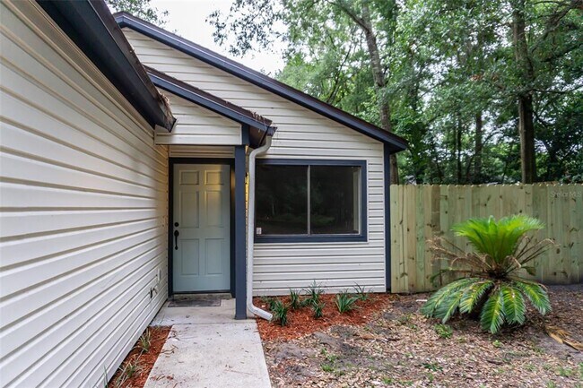 Building Photo - 26431 Sleepy Hollow St