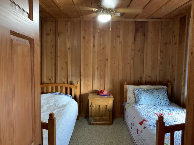 Building Photo - Gorgeous 3 bedroom 2 bath lake home