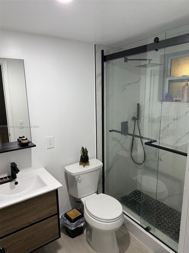Foto del edificio - 1330 W 54th St