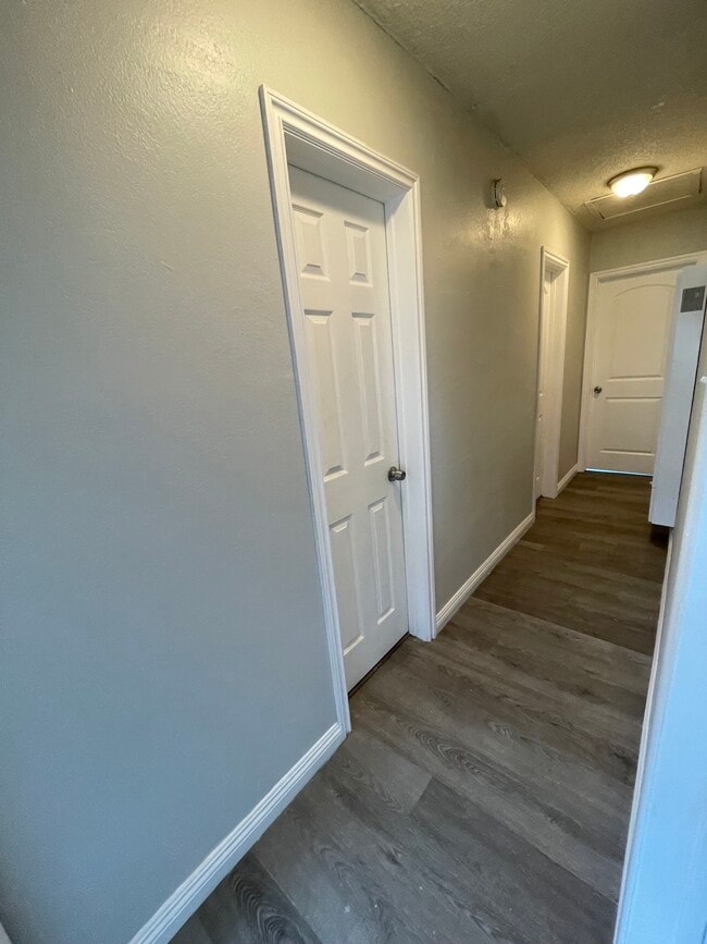 Foto del edificio - 2122 E 10th St