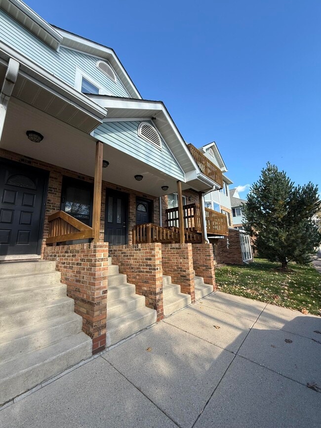 Building Photo - 353 Pinewood Cir