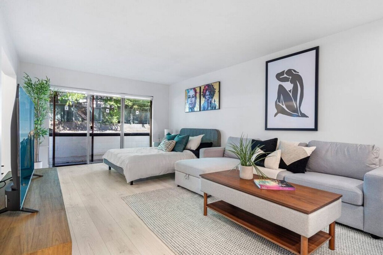 Primary Photo - 2225 W 8th Ave