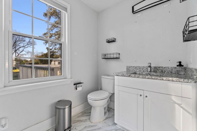 Foto del edificio - 4865 Hampshire Ave