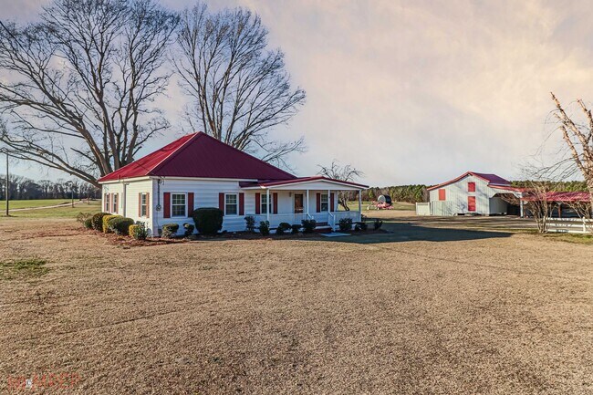 Foto del edificio - RENOVATED FARMHOUSE in Mt. Olive!