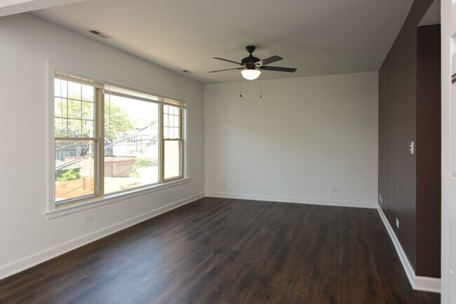 Foto del edificio - 5208 N Sawyer Ave