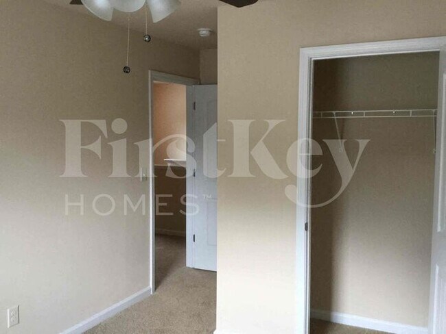 Building Photo - 473 Lake Ridge Ln