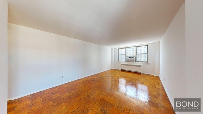 Building Photo - 240 E 35th St