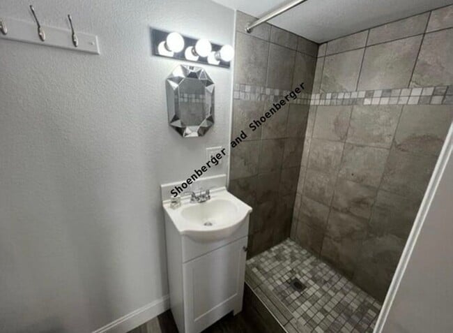 Foto del edificio - 1355 Prater Wy