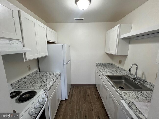 Building Photo - 610 Noahs Rd