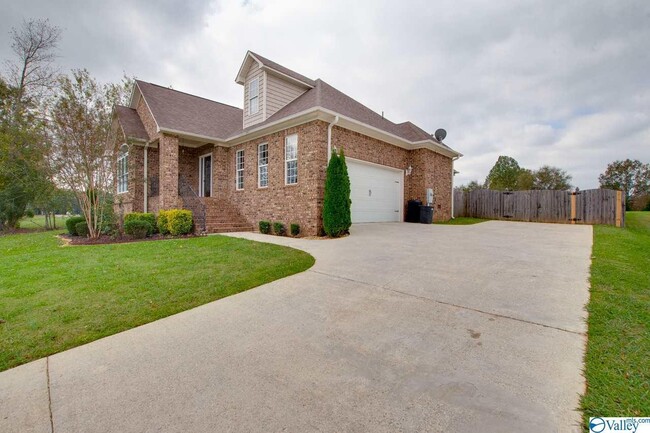 Building Photo - 17043 Cliff Dr
