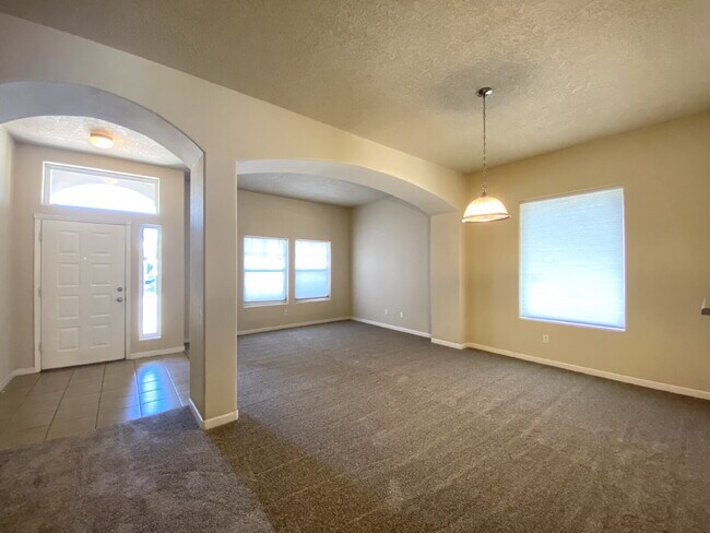 Building Photo - Spacious- 2 Living Rm/3BR/2Bath in Cabezon