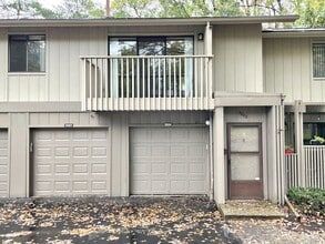 Building Photo - 3888 Greenleaf Cir