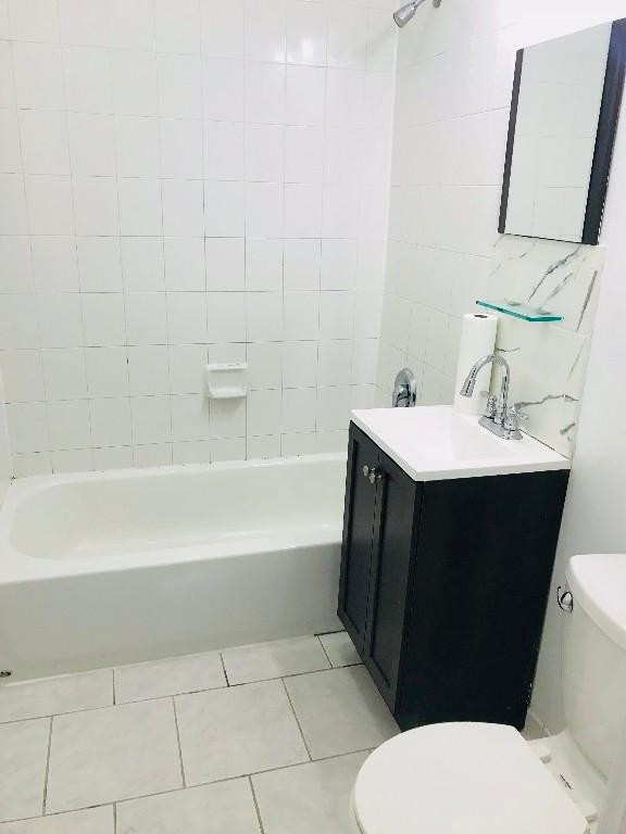 Building Photo - 723 Hart St