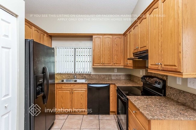 Building Photo - 13960 Beechwood Ct