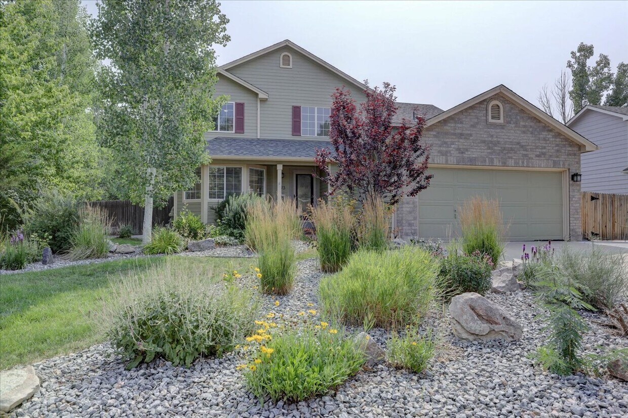 Primary Photo - Gorgeous 4 bedroom/3.5 bathroom in Erie!