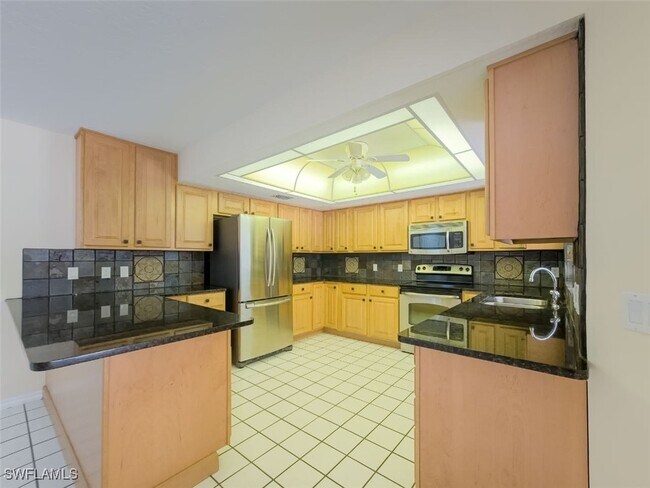 Foto del edificio - 565 N Idle Terrace