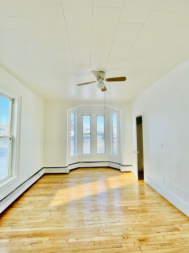 143 Oak St, Lewiston, ME 04240 Apartments in Lewiston, ME