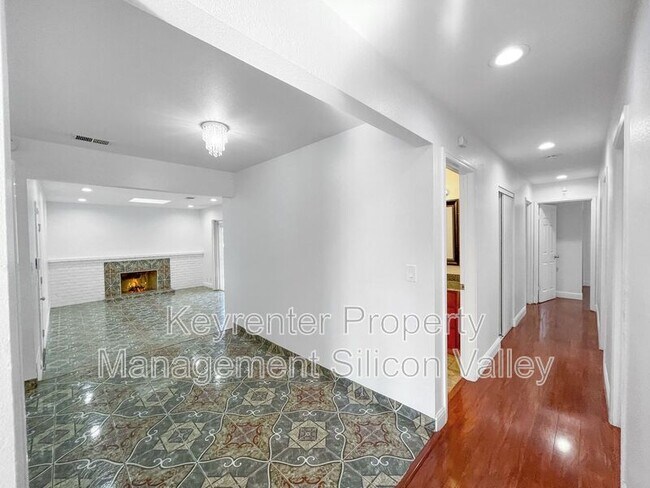 Foto del edificio - 1718 Vista Glen Dr