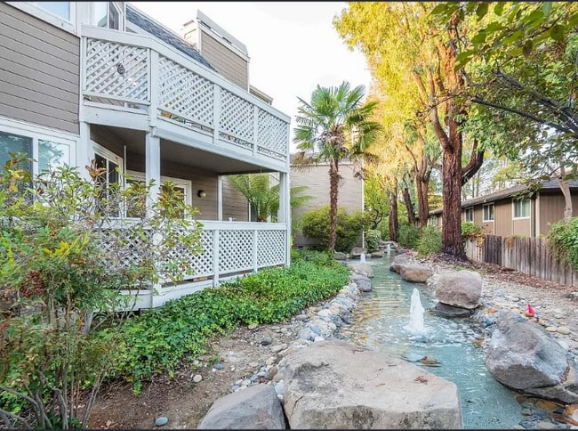Foto del edificio - 4838 Lakebird Pl