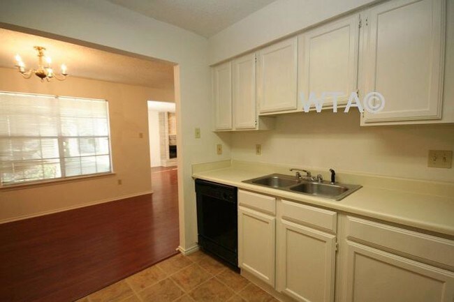 Building Photo - 2 bedroom in AUSTIN TX 78729