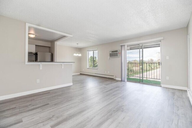 Foto del edificio - 5215 E Exposition Ave