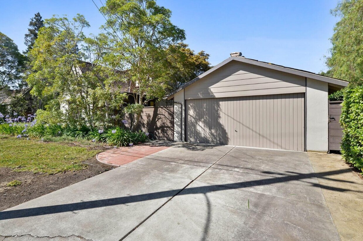 Primary Photo - 2299 Tasso St