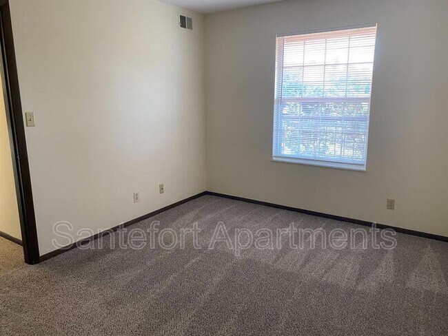 Building Photo - 5403 Haymeadow Ln