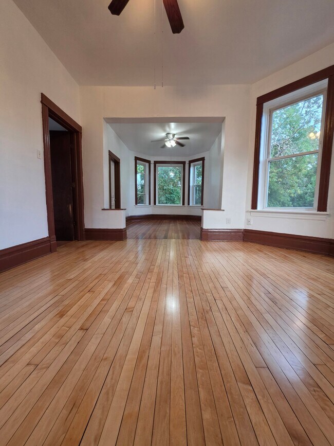 Foto del edificio - 1138 N Hamlin Ave