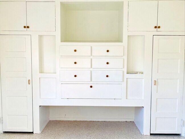 Foto del edificio - 1716 E Earll Dr