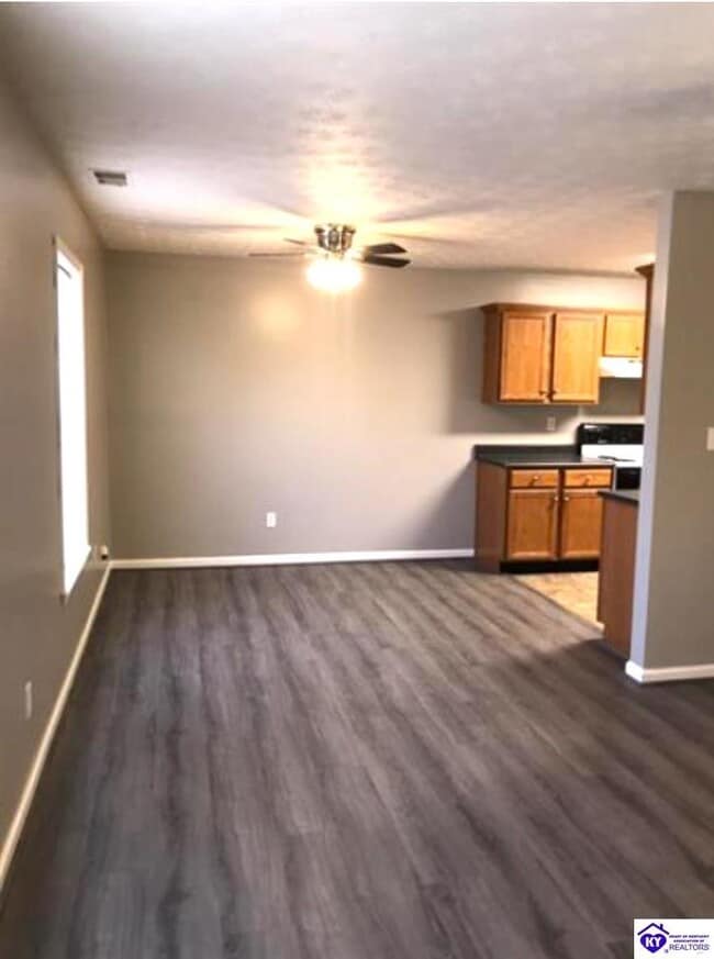 Foto del edificio - 124 Clover Ct