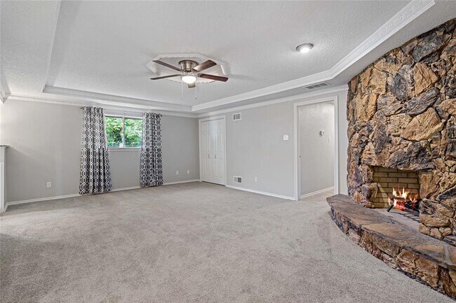Building Photo - 9114 Glen Springs Dr