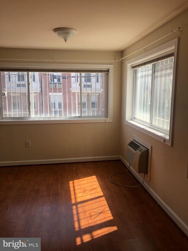 Primary Photo - 1420 Clifton St NW
