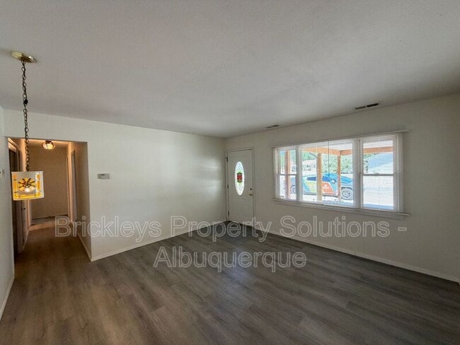 Building Photo - 337 Glorieta St NE