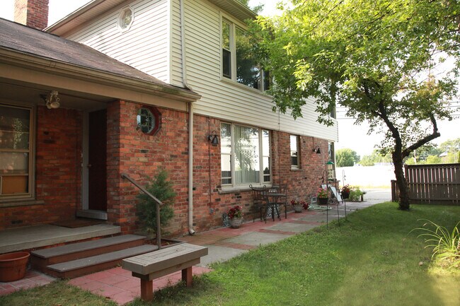 Side view of apartment, upper unit - 1421 W Farnum Ave