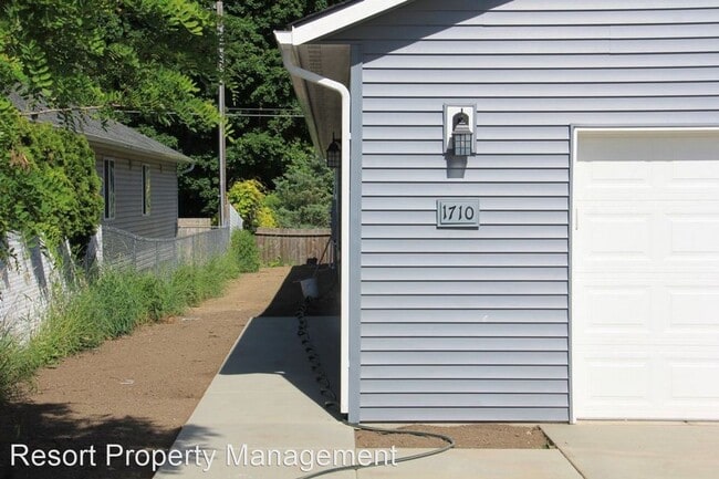 Building Photo - 2 br, 1 bath House - 1710 N 5th St