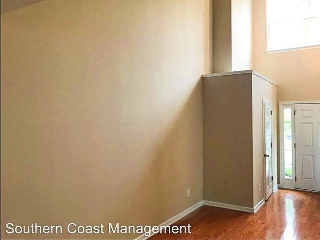 Building Photo - Spacious 3 Bedroom, 3.5 Bath Town Home wit...