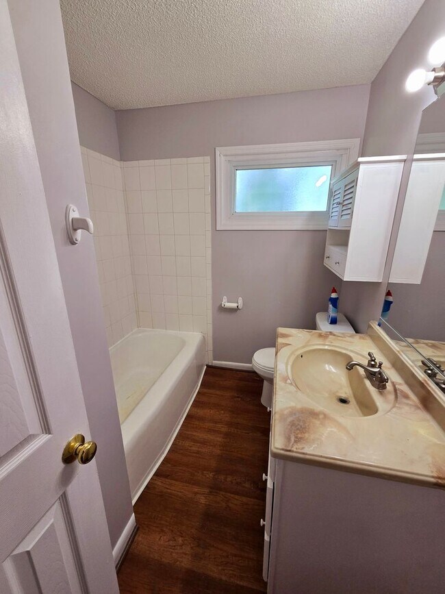 Foto del edificio - Must See 3 Bedroom Home Available for Imme...
