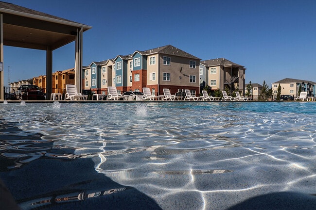 Building Photo - Skyland At Reserve