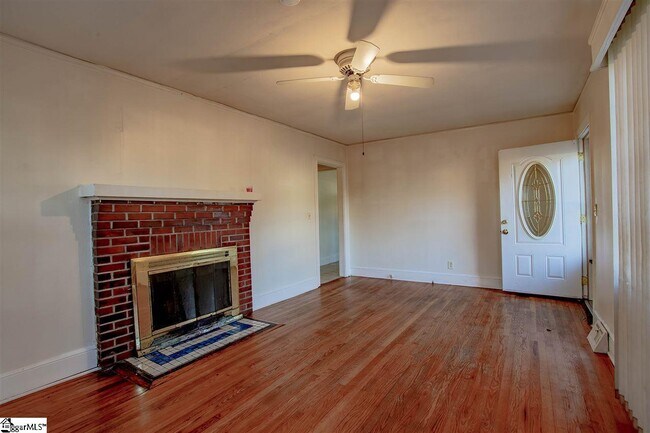 Building Photo - 18 Pinehurst St