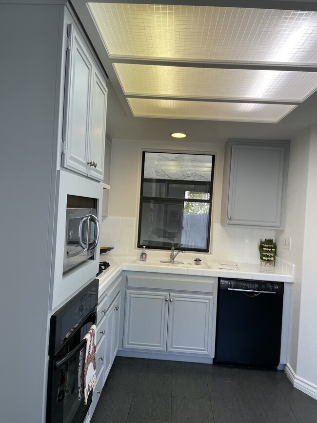 Foto del edificio - 29752 Strawberry Hill Dr
