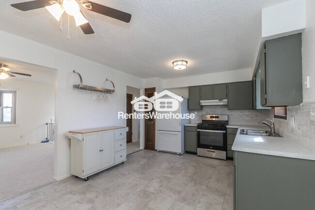 Building Photo - 203 Village Ln