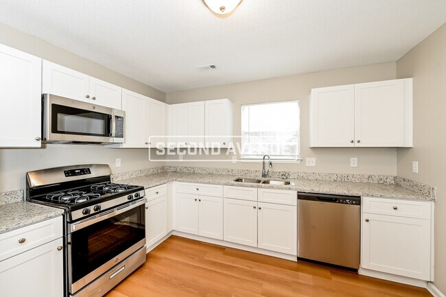 Building Photo - 320 Brookside DR