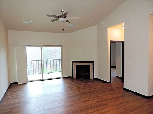 Foto del edificio - $1,635 | 2 Bedroom, 2 Bathroom 2nd Floor Condo | Pet Friendly* | Available for August 1st, 2026 M...