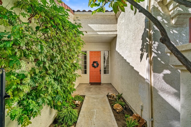 Building Photo - 37 Santo Domingo Dr