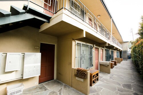 Foto del edificio - 1240 W 29th St