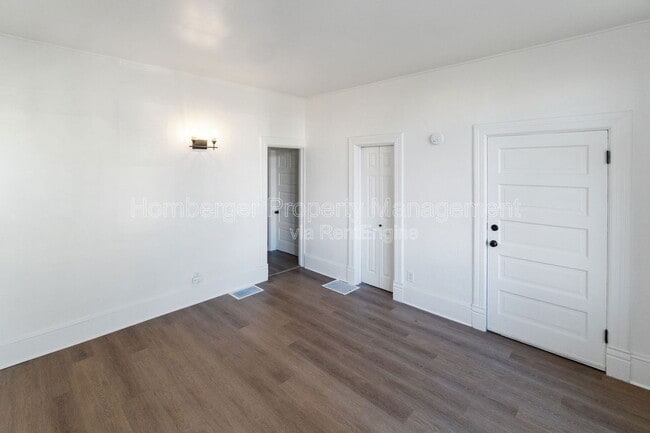 Building Photo - 1911 W 2nd Ave