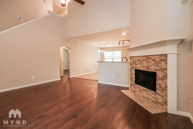 Foto del edificio - 18421 Sunrise Pines Dr