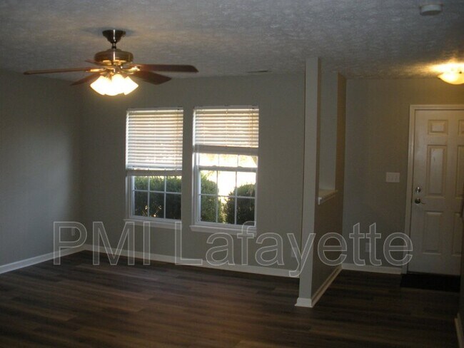 Foto del edificio - 3700 Goodall Ct