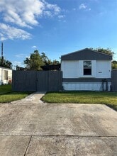 Building Photo - 10014 Cedar Landing Dr