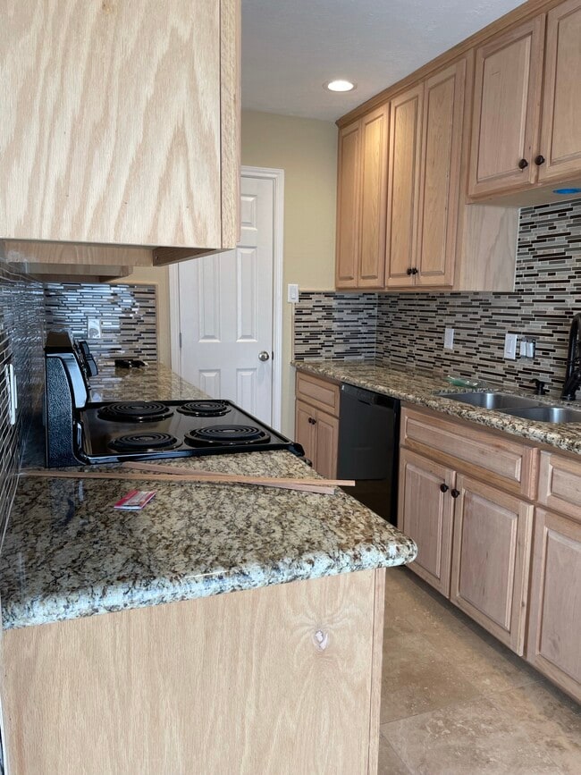 Building Photo - 6831 Wellwood Ct